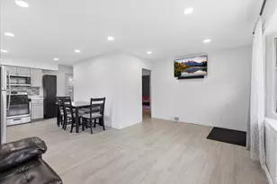 270 Ridge Ave, Crystal Lake, IL 60014 - Photo 9