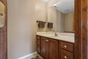 2007 E Robinhood Ln, Arlington Heights, IL 60004 - Photo 13