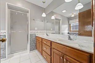 2007 E Robinhood Ln, Arlington Heights, IL 60004 - Photo 17