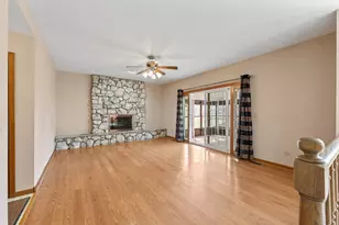 2007 E Robinhood Ln, Arlington Heights, IL 60004 - Photo 11