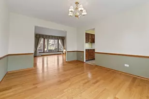 2007 E Robinhood Ln, Arlington Heights, IL 60004 - Photo 5