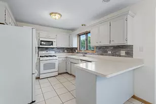 611 Flambeau Ct, Romeoville, IL 60446 - Photo 5