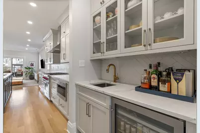 1517 W Barry Avenue #2W, Chicago, IL 60657 - Photo 11