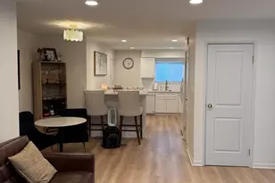 9456 Bay Colony Dr, Des Plaines, IL 60016 - Photo 7