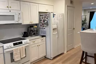 9456 Bay Colony Dr, Des Plaines, IL 60016 - Photo 11