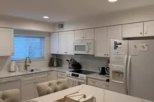 9456 Bay Colony Dr, Des Plaines, IL 60016 - Photo 13