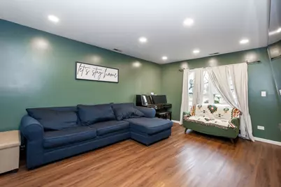 914 Wembley Drive, Island Lake, IL 60042 - Photo 5