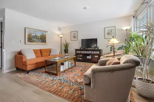 134 Bright Oaks Cir, Cary, IL 60013 - Photo 5