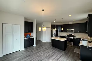 29W710 Cambridge Ct, Warrenville, IL 60555 - Photo 3