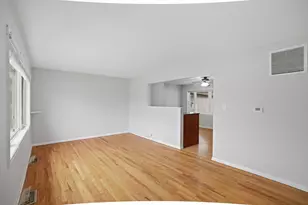 8912 Windsor Ln, Bridgeview, IL 60455 - Photo 9