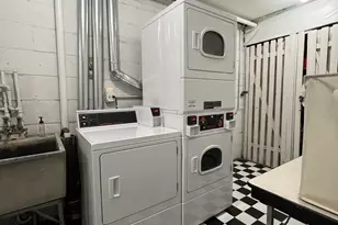 516 W Melrose St, Chicago, IL 60657 - Photo 9