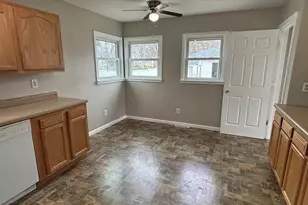359 W Orleans St, Paxton, IL 60957 - Photo 9