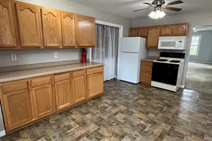 359 W Orleans St, Paxton, IL 60957 - Photo 7