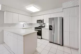 710 Creekside Dr, Mount Prospect, IL 60056 - Photo 3