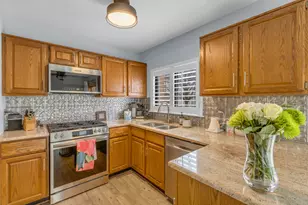 2828 Ashton Ct, Westchester, IL 60154 - Photo 11