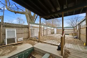 8659 S Kingston Ave, Chicago, IL 60617 - Photo 23