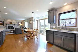 575 Montego Dr, Elk Grove Village, IL 60007 - Photo 9