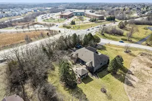 24963 N Abbey Glenn Dr, Hawthorn Woods, IL 60047 - Photo 3