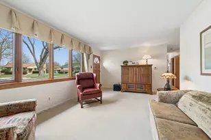 1715 Verde Ct, Mount Prospect, IL 60056 - Photo 5