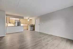 433 Cavalier Ct, West Dundee, IL 60118 - Photo 5