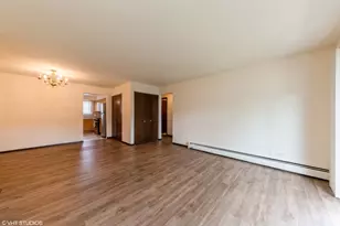 909 S McKinley Ave, Arlington Heights, IL 60005 - Photo 3