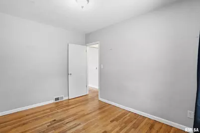 2427 29 1/2 Street, Rock Island, IL 61201 - Photo 11