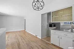 2427 29 1/2 St, Rock Island, IL 61201 - Photo 5