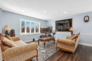 2004 E Parkview Cir, Hoffman Estates, IL 60169 - Photo 7