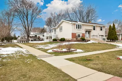 2004 E Parkview Circle, Hoffman Estates, IL 60169 - Photo 3