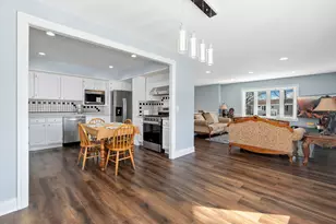 2004 E Parkview Cir, Hoffman Estates, IL 60169 - Photo 9