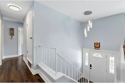 2004 E Parkview Circle, Hoffman Estates, IL 60169 - Photo 5