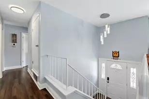 2004 E Parkview Cir, Hoffman Estates, IL 60169 - Photo 5