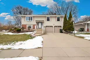 2004 E Parkview Cir, Hoffman Estates, IL 60169 - Photo 1