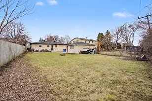 1403 S Robert Dr, Mount Prospect, IL 60056 - Photo 5