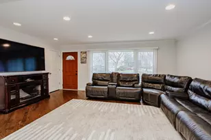 1403 S Robert Dr, Mount Prospect, IL 60056 - Photo 7