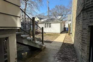 1408 W Hollywood Ave, Chicago, IL 60660 - Photo 23