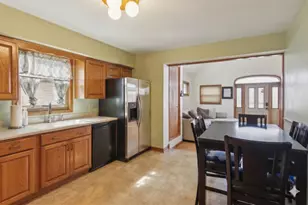 3940 N Paris Ave, Chicago, IL 60634 - Photo 5