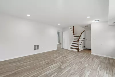 348 Richard Court, Vernon Hills, IL 60061 - Photo 5