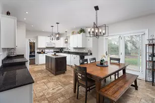 130 Alderwood Ln, Aurora, IL 60504 - Photo 7