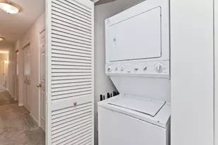 1156 N Howe St, Chicago, IL 60610 - Photo 13