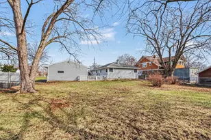 900 Old Indian Trail, Aurora, IL 60506 - Photo 15