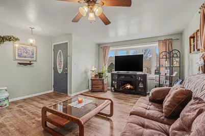 900 Old Indian Trail, Aurora, IL 60506 - Photo 3