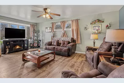 900 Old Indian Trail, Aurora, IL 60506 - Photo 5