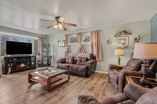 900 Old Indian Trail, Aurora, IL 60506 - Photo 5