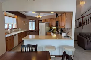 1800 Monterey Ct, Hoffman Estates, IL 60169 - Photo 13