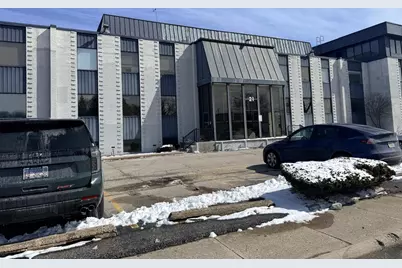 21 N Skokie Highway N #204, Lake Bluff, IL 60044 - Photo 1