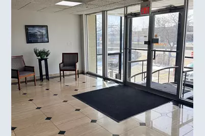 21 N Skokie Highway N #204, Lake Bluff, IL 60044 - Photo 3