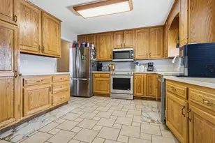 1306 Kirkwood Dr, Pontiac, IL 61764 - Photo 9