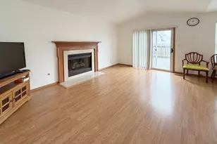 1127 Ashbrook Dr, Mundelein, IL 60060 - Photo 11