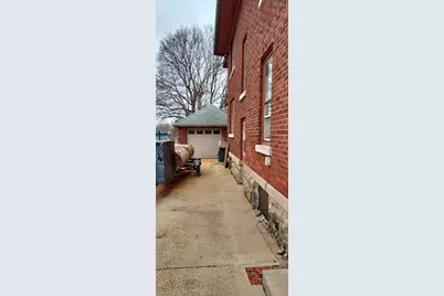 1231 S Float Avenue, Freeport, IL 61032 - Photo 5